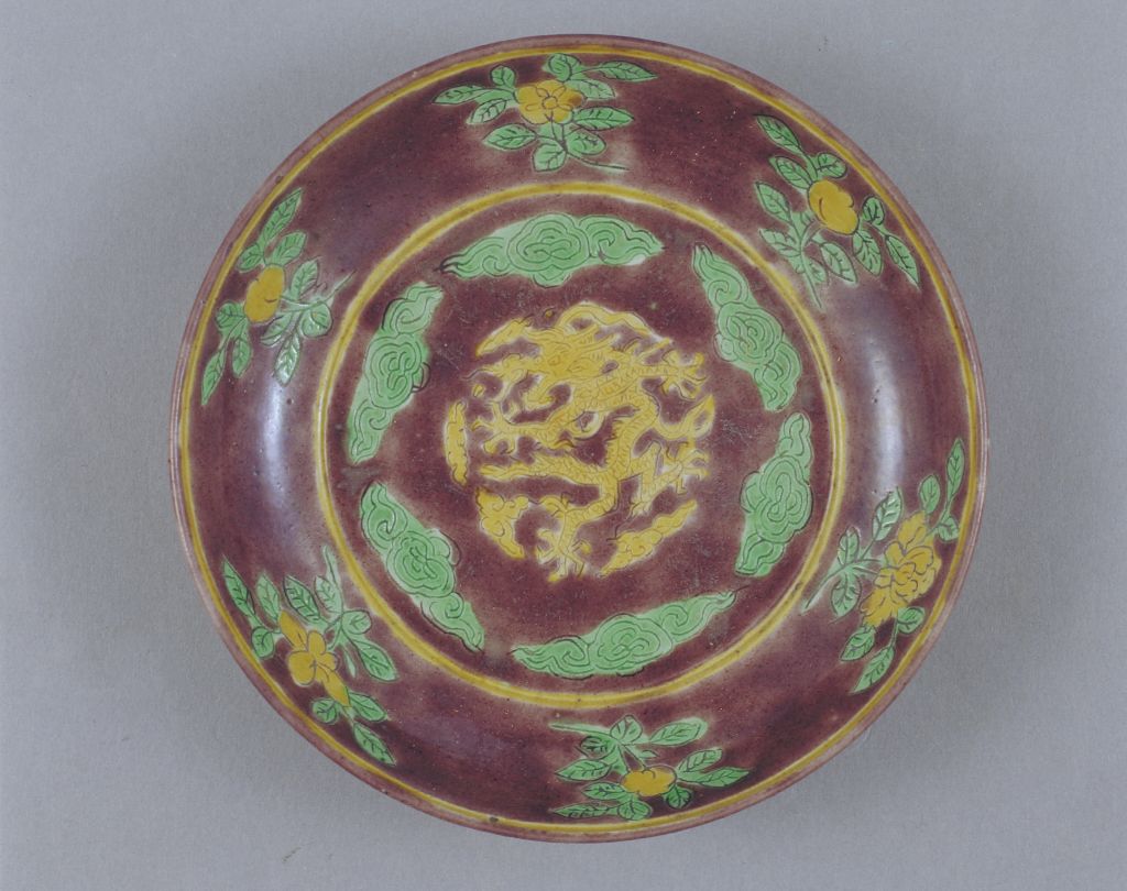 图片[1]-Purple ground element tricolor flower and fruit cloud dragon plate-China Archive